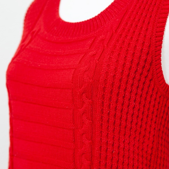 St. John Collection Women's Red Sleeveless Cable Knit Detail Sweater Size Medium - Picture 3 of 6